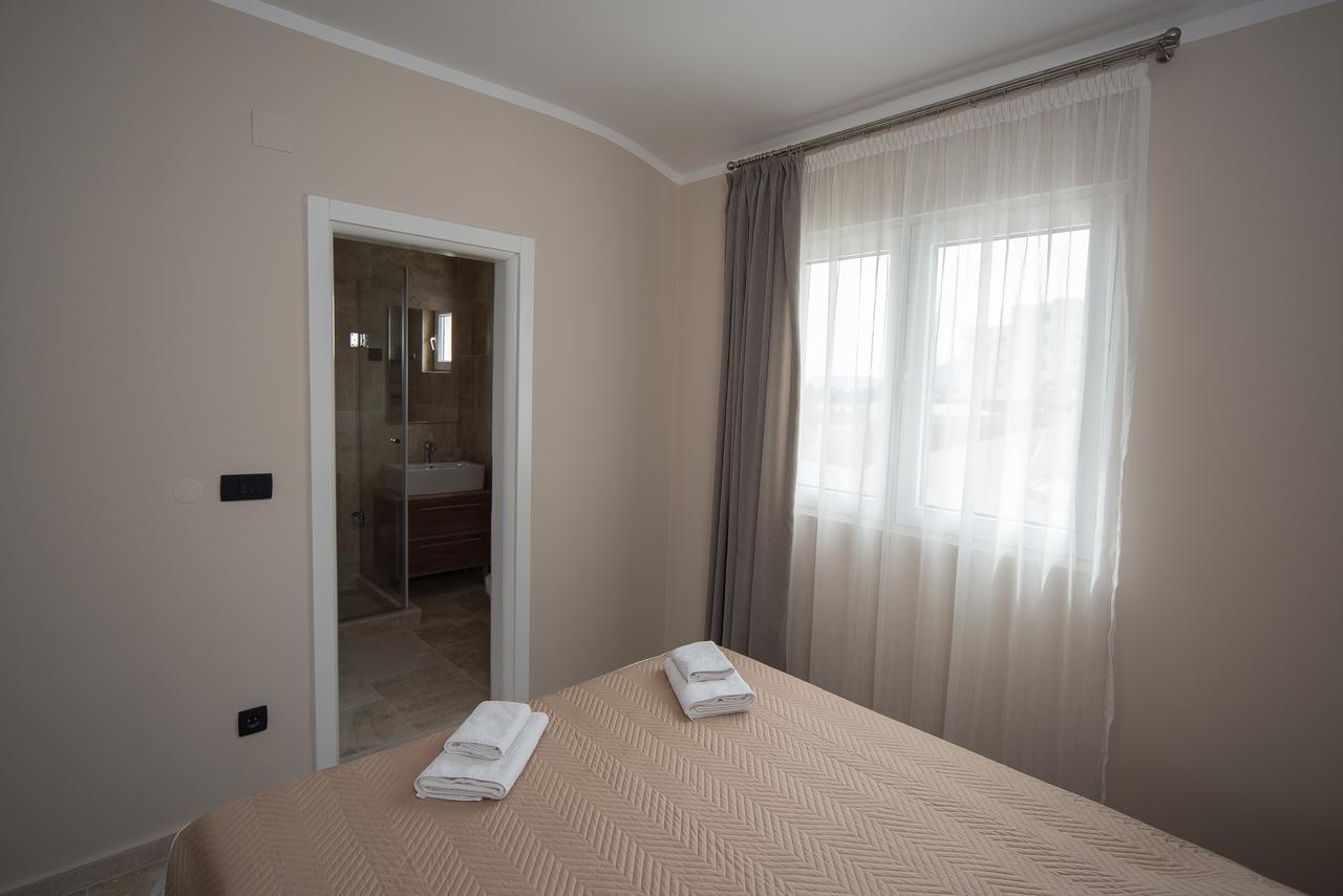 Apartments Vila Monegro Bar Bagian luar foto
