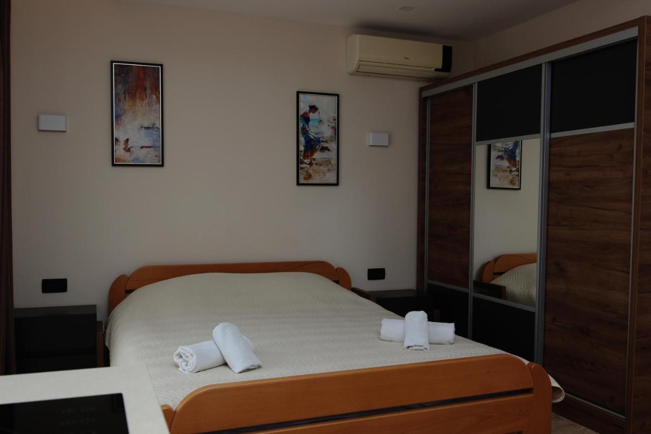 Apartments Vila Monegro Bar Bagian luar foto