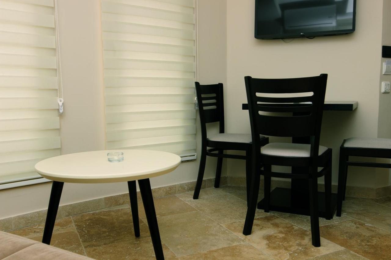 Apartments Vila Monegro Bar Bagian luar foto